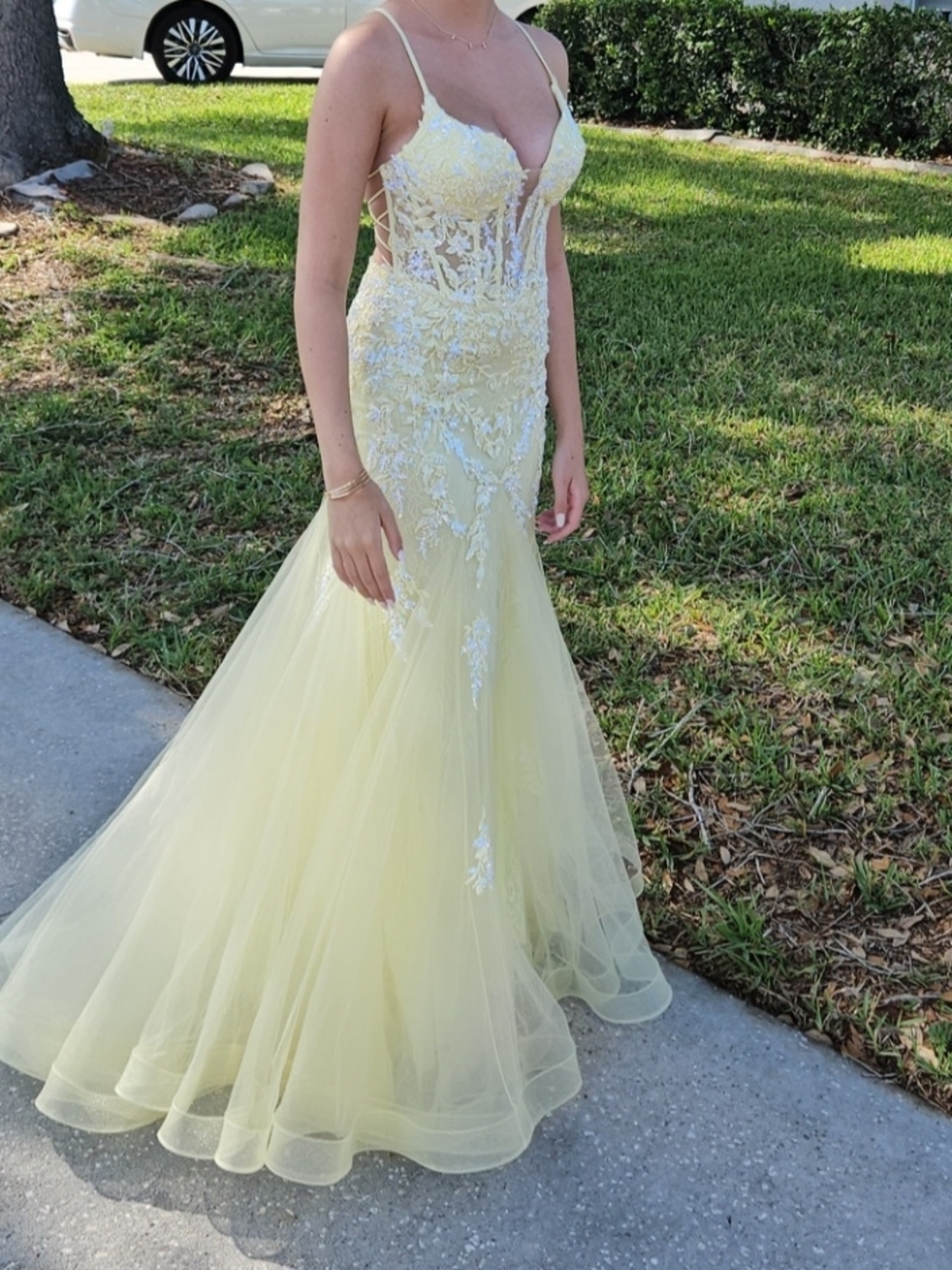 SHERRI HILL Yellow Lace Appliqué Mermaid Gown